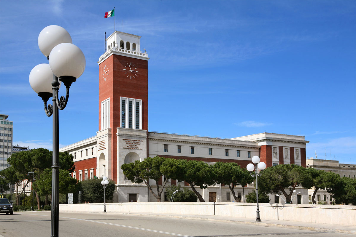 Palazzo di Città di Pescara, facciata del municipio in Piazza Italia.